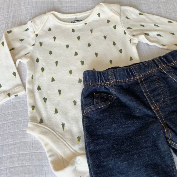 Baby 3-6M Winter/Holiday/Christmas Outfit - Gender Neutral - Christmas Trees - Picture 1 of 9